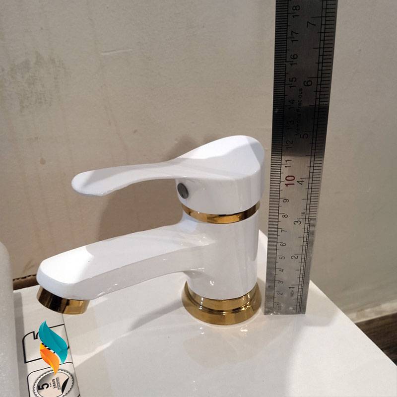 ست شیرآلات 9 عددی اندیکا مدل لاله سفید طلایی همراه با روشویی و آفتابه اضافه با علم لاوان