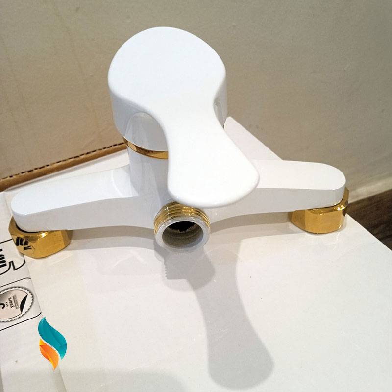 ست شیرآلات 9 عددی اندیکا مدل لاله سفید طلایی همراه با روشویی و آفتابه اضافه با علم لاوان