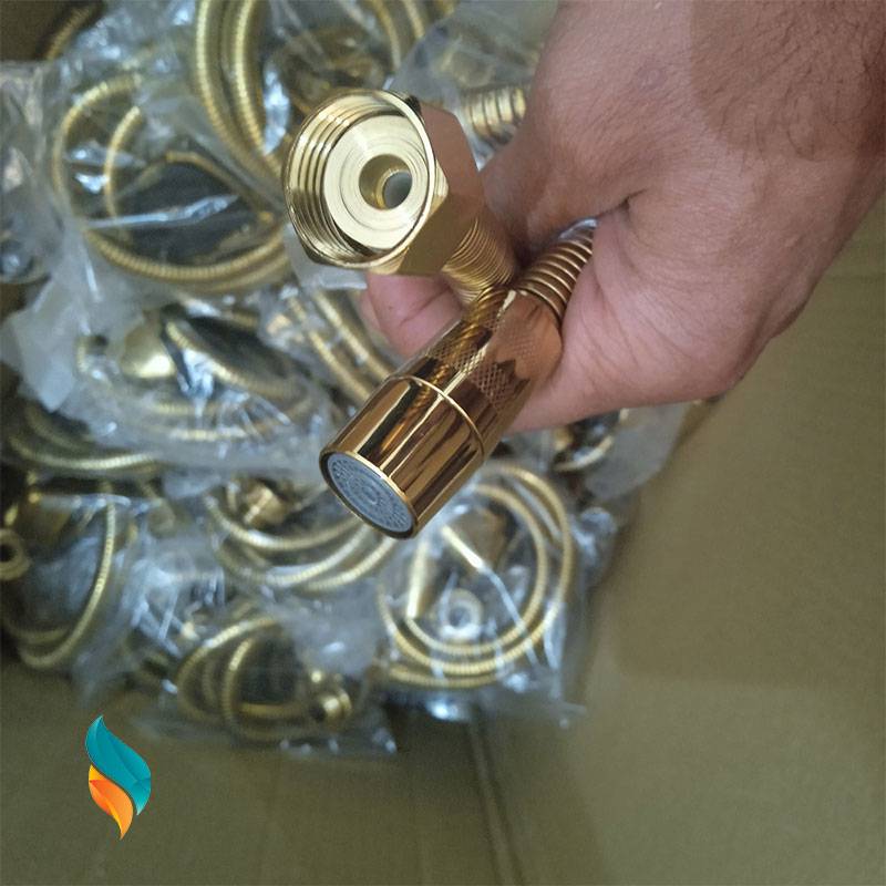 ست شیرآلات 9 عددی اندیکا مدل لاله سفید طلایی همراه با روشویی و آفتابه اضافه با علم لاوان