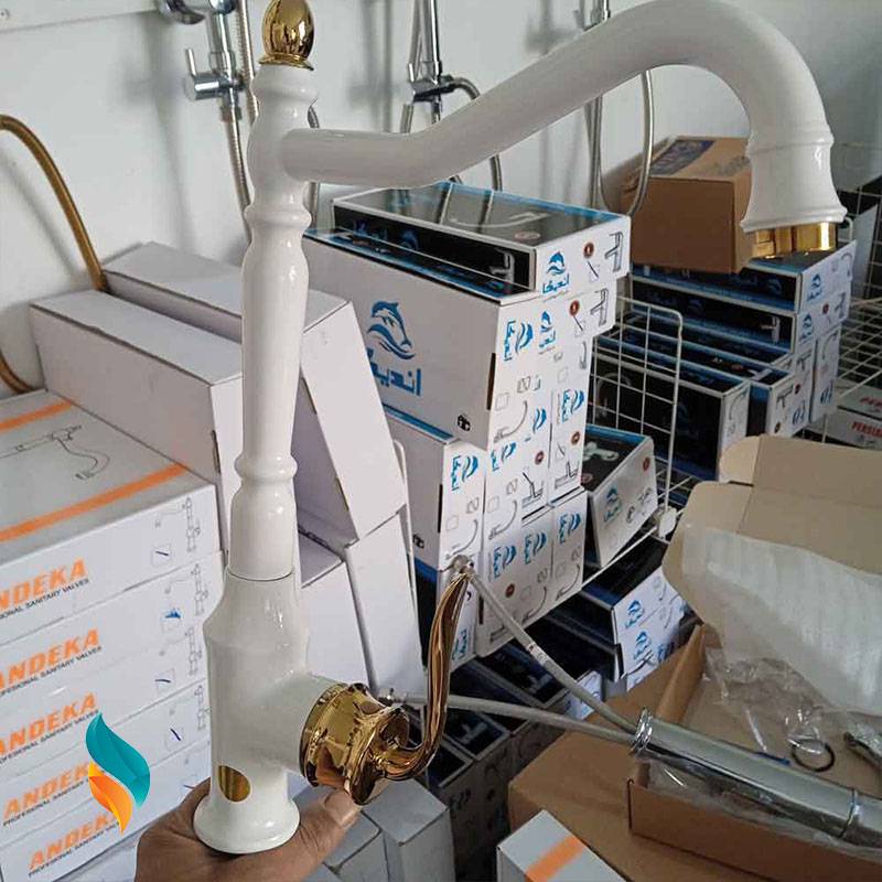 ست شیرآلات 5 عددی اندیکا مدل بامبو سفید طلایی همراه با شلنگ